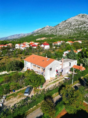 Apartments Lana